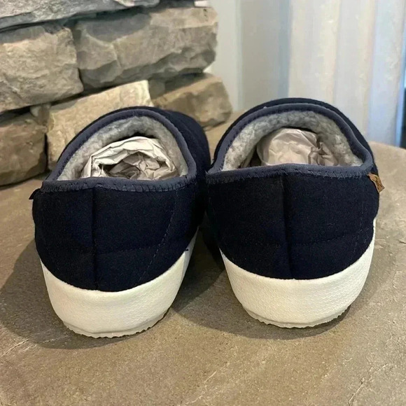 Dakota Fleece Memory foam,fleece lined slippers,indoor/outdoor outsole, puffer - Picture 4 of 9